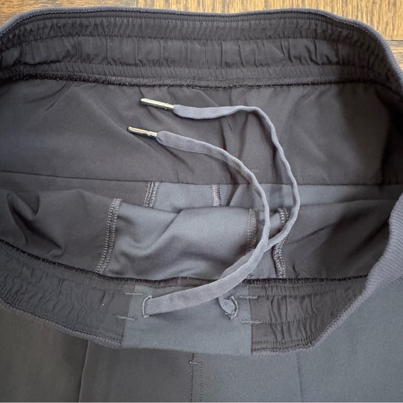 Lululemon Men's ABC Joggers Dark Gray Obsidian Pants Like New EUC Medium 30” - Picture 3 of 12